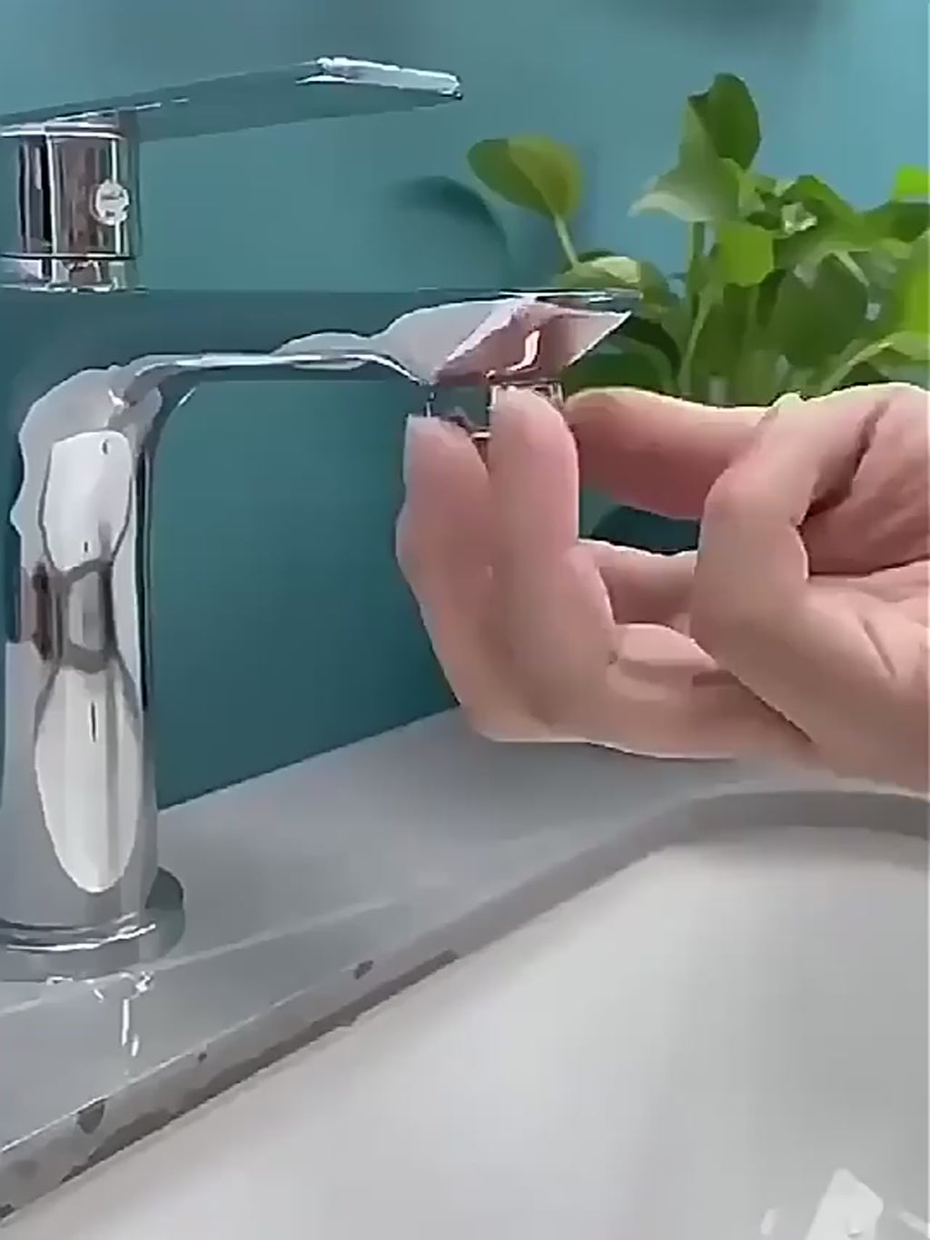 Adaptador Giratorio para Grifo 360° – Ahorra Agua y Facilita la Limpieza